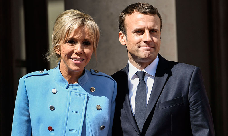 La Romántica Llegada De Emmanuel Macron A La Presidencia De Francia De La Mano De Su Esposa 