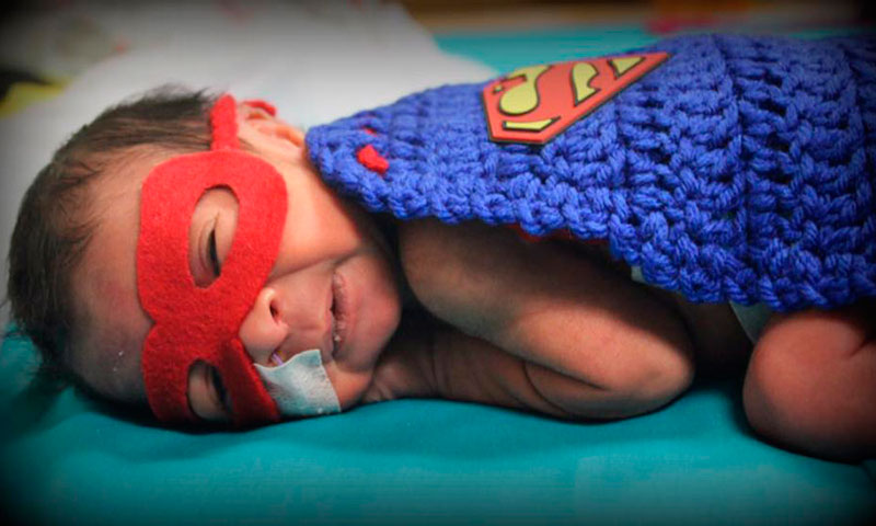 Una Enfermera Hizo Trajes De Super Heroes Para Los Bebes Prematuros Y Se Ven Hermosos