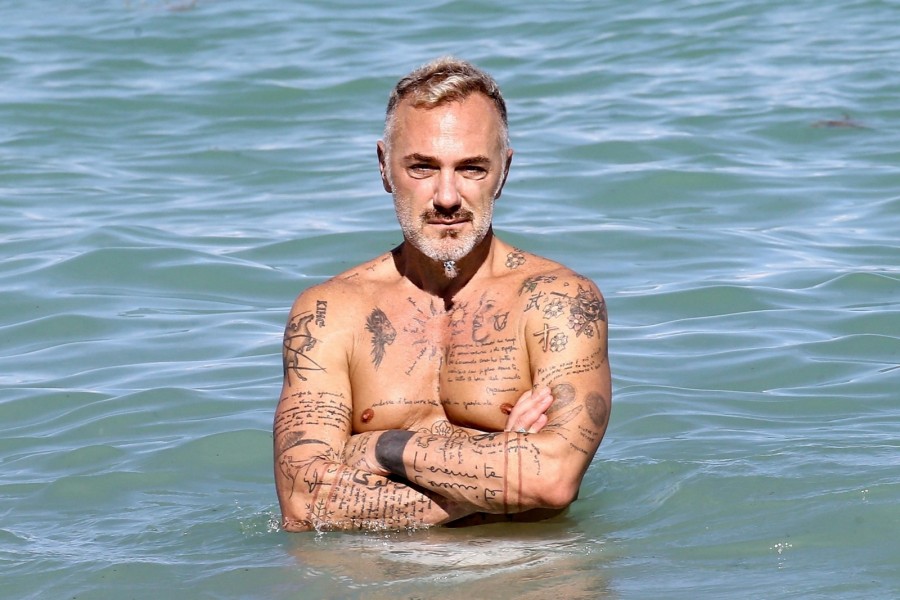 Fotos Gianluca Vacchi Desata Pasiones Luciendo Un Bikini Diminuto En