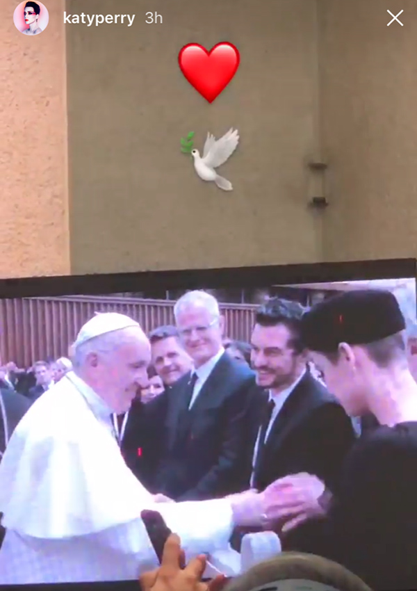 Katy Perry y Orlando Bloom saludan al Papa Francisco en El Vaticano