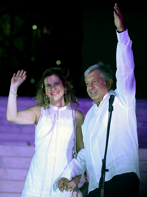 López Obrador y Beatriz Gutiérrez