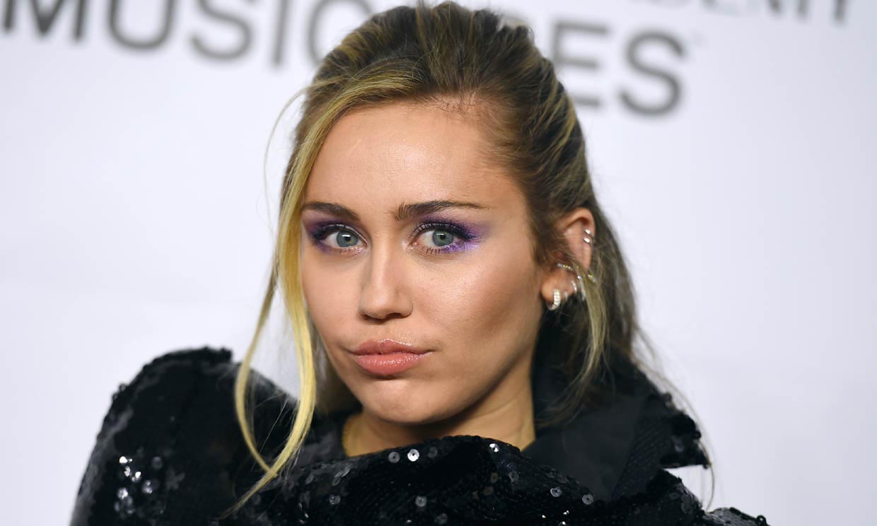 Miley Cyrus celebra su 27 cumpleaños entre rumores de ruptura con Cody Simpson