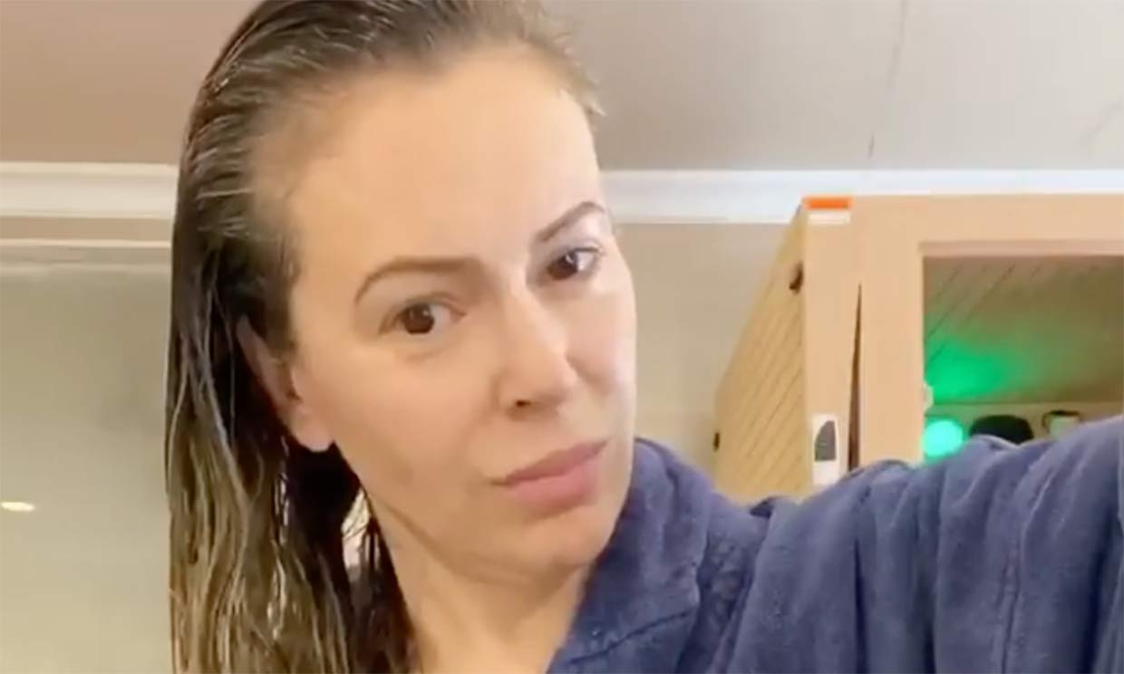 Alyssa Milano Muestra Una De Las Consecuencias De La Covid 19