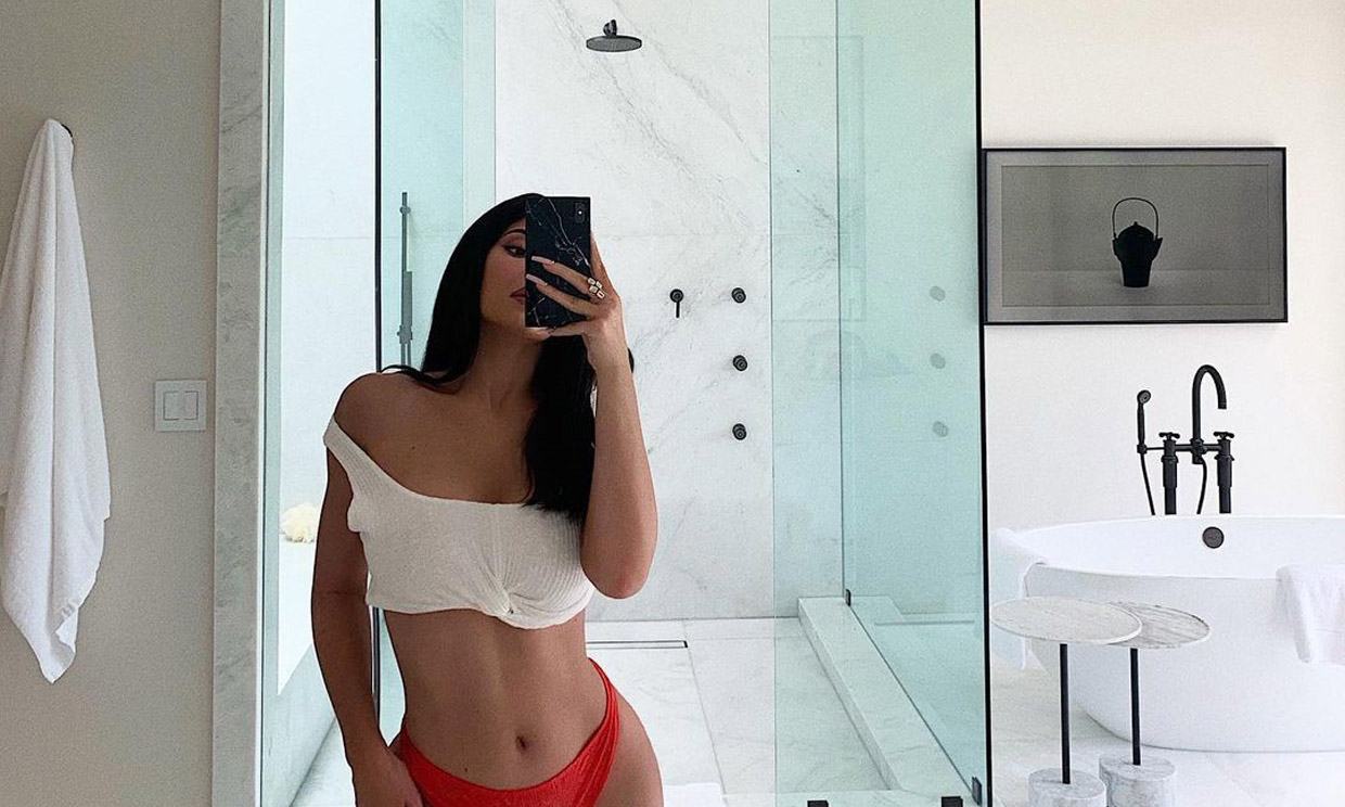 Kylie Jenner y su ducha se han hecho virales, ¿por qué?
