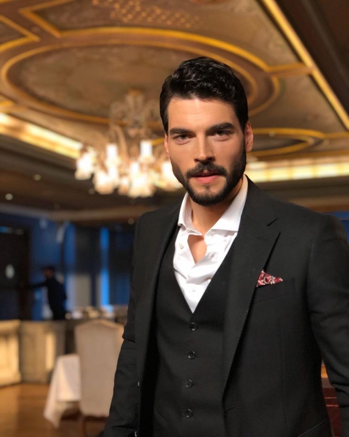 Aki Akinözü: Conoce Al Protagonista De 'Hercai' - Foto 1