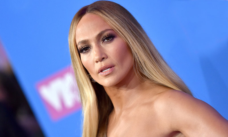 Jennifer Lopez explică de ce ar trebui să nu mai spui că „arată bine pentru 50 de ani”
