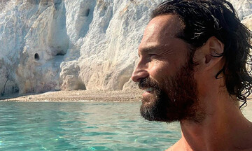 Iván Sánchez, todo un ‘Adonis’, en sus vacaciones por Grecia 