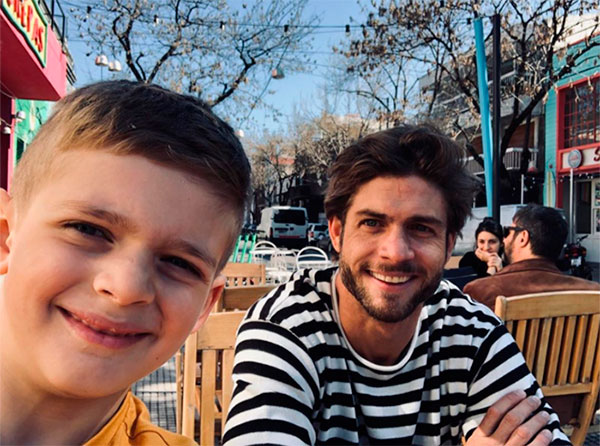 Horacio Pancheri y su  hijo Benicio en Argentina