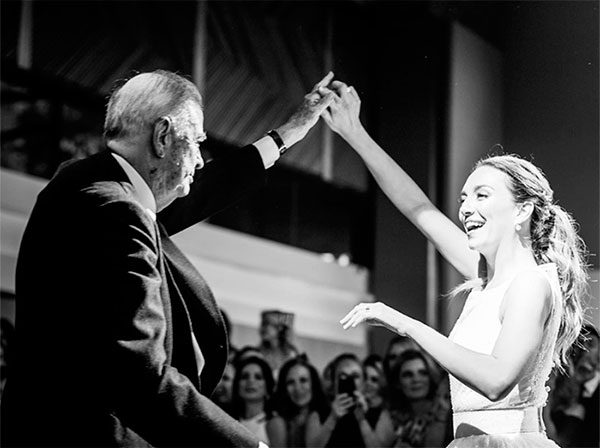 Regina Blandón, baile con su abuelo en su boda
