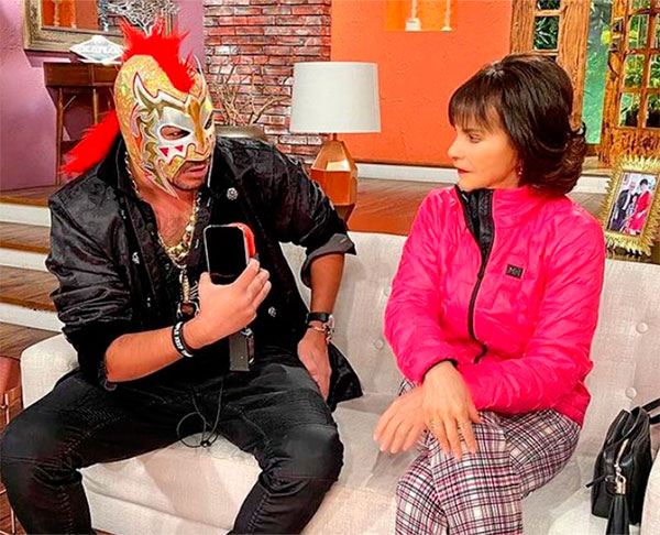 Escorpión Dorado en Ventaneando entrevistando a Pati Chapoy