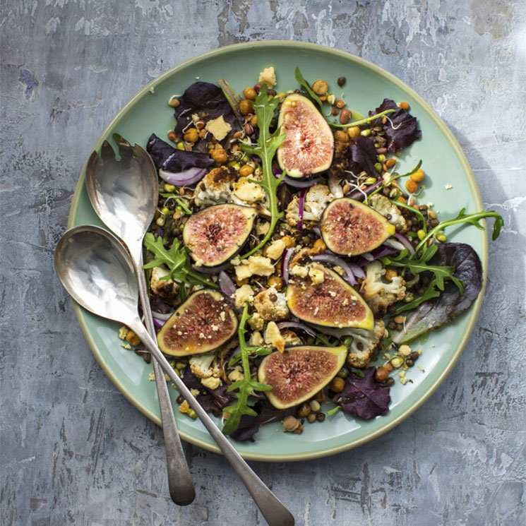 Ensalada de higos con legumbres y coliflor