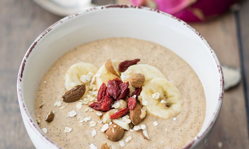 Smoothie bowl' de avena y fruta del dragón