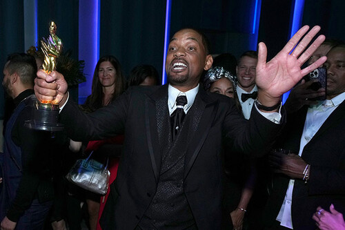 Will Smith olvida el incidente de los Oscar cantando y bailando junto a su familia en la fiesta posterior a la gala