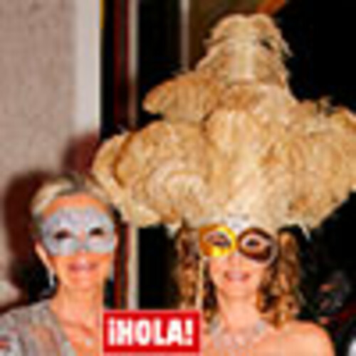 Glamour y misterio en la fiesta de Máscaras de Angélica Fuentes en Venecia