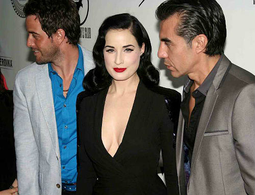 Dita Von Teese Se Deja Seducir Por La Vida Nocturna De La Ciudad De