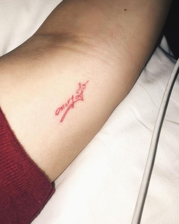 Kylie Jenner se tatúa el nombre de su abuela