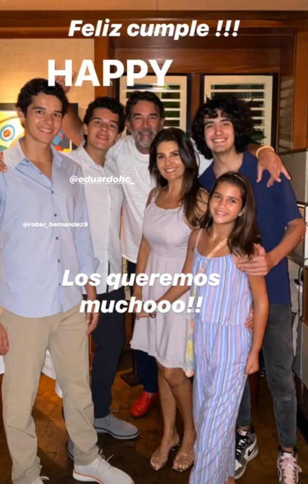 Mayrín Villanueva y su familia