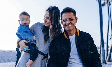 Sarah Kohan y Chicharito Hernández junto a su hijo Noah