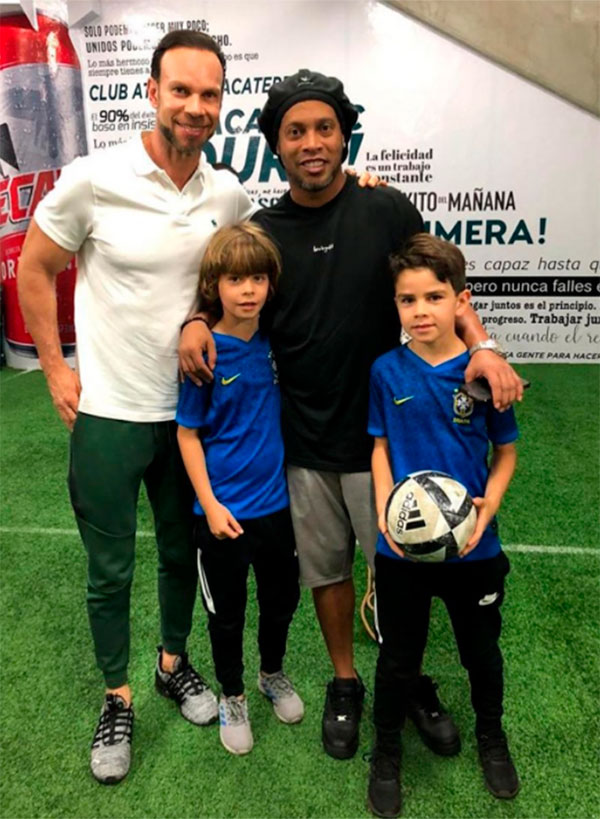 Zague, sus hijos y Ronaldinho