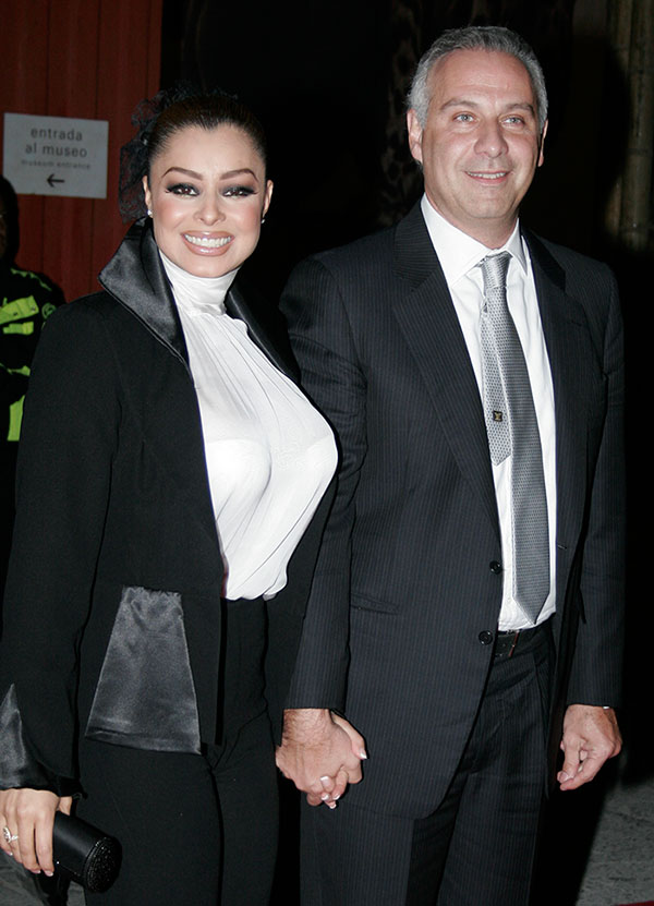 Yadhira Carrillo y su esposo Juan Collado