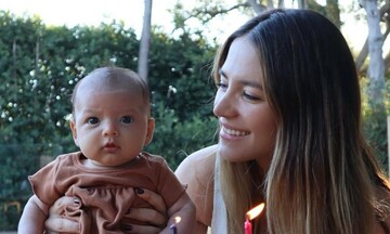 Emocionados, el 'Chicharito' y Sarah Kohan celebran el segundo mes de su pequeña Nala