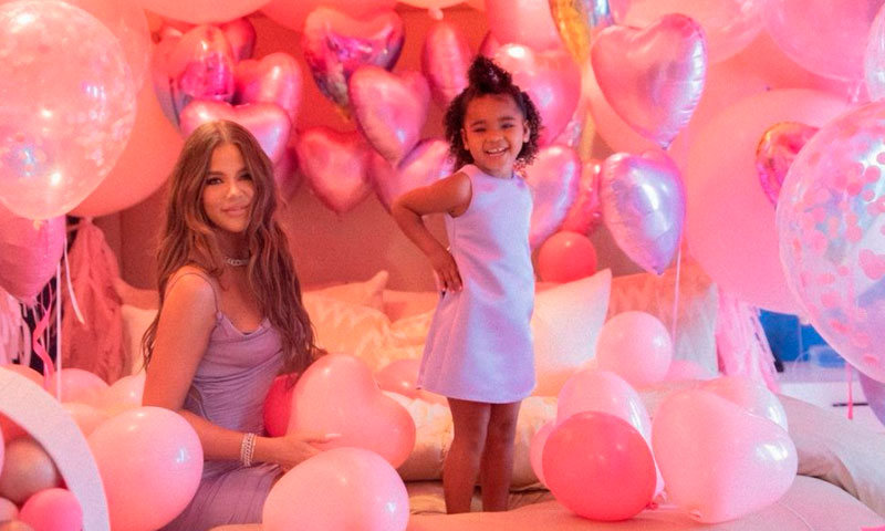 Khloé Kardashian surprises his wife True with a colorful party for his three years