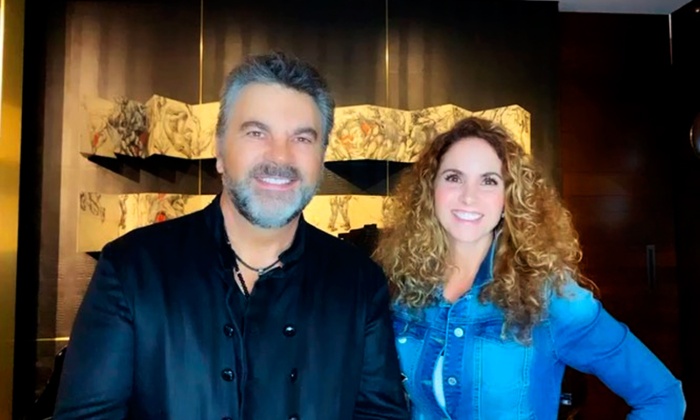 Lucero Sorprende A Mijares Al Mostrarle Su Vestido De Novia En Pleno Concierto Foto 3 