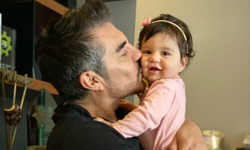 Así celebró Adrián Uribe el cumpleaños y bautizo de su hija Emily