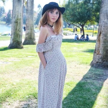 Natalia Téllez presume orgullosa lo mucho que ha crecido su pancita de embarazo