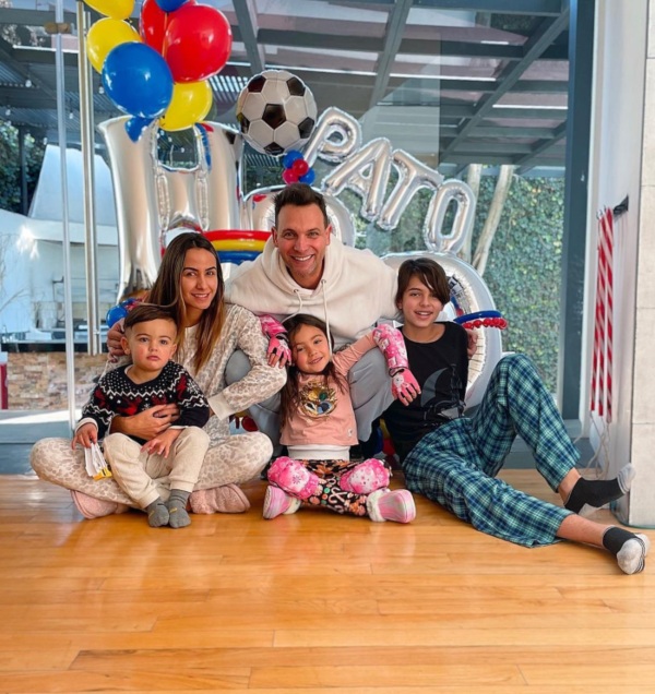 Pato Borguetti y su familia en su cumpleaños 48