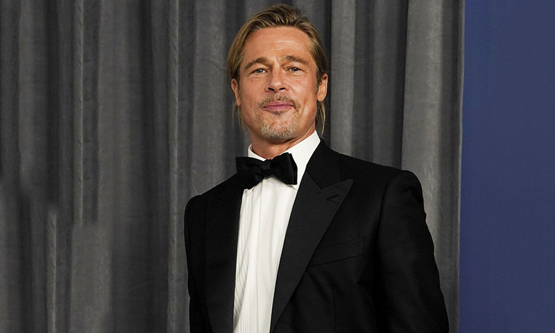 Brad Pitt demuestra que el man bun es apto para los Oscars