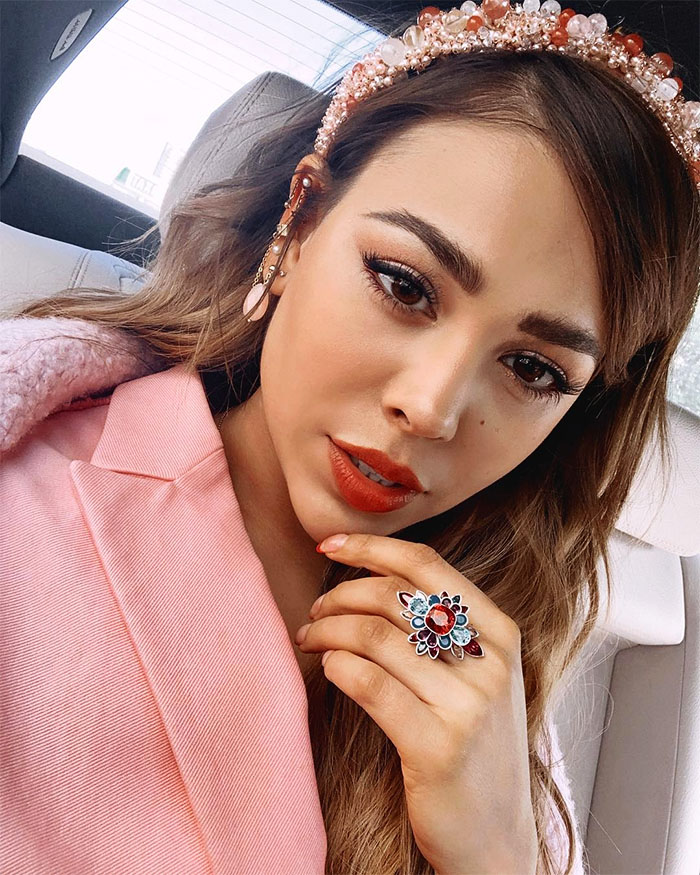 Todas Las Diademas Y Bolsas Que Danna Paola Sacó En Élite