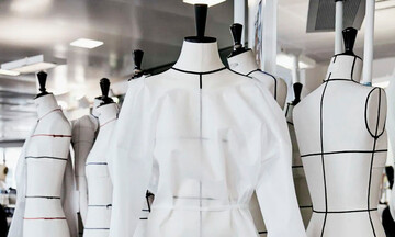 Las batas para el equipo de salud que Louis Vuitton creó desde su atelier