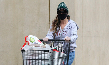 Sarah Jessica Parker toma todas sus precauciones para salir a las compras