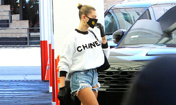 Hailey Bieber y el estiloso look Chanel para salir protegida