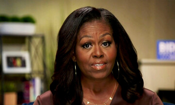 El collar viral de Michelle Obama y la sorpresa de su creadora