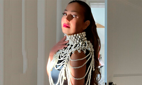 El espectacular collar de perlas de Thalía