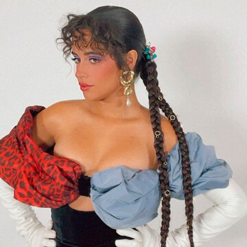 Camila Cabello y su cambio de look versión 80s perfecta para quienes tienen pelo rizado