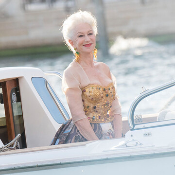 Como una glamurosa reina, Helen Mirren partió plaza en los canales de Venecia