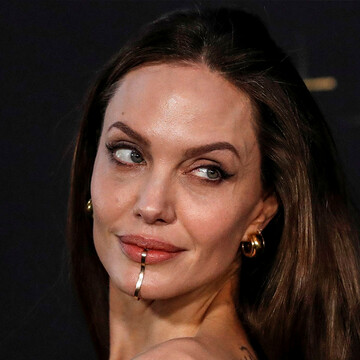 ¿Qué era lo que Angelina Jolie llevaba en la boca en la alfombra roja?