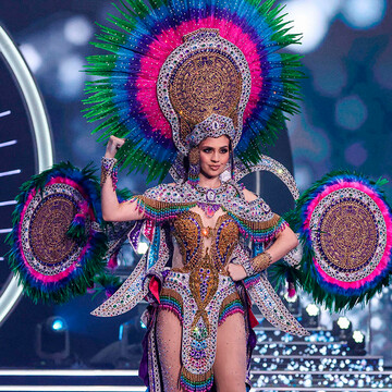 México encabeza el desfile de trajes típicos en Miss Universo