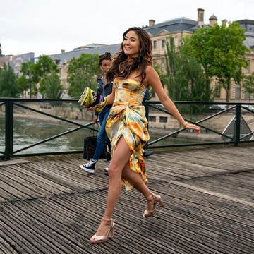 Ashley Park y el vestido en Emily en París que también usó Blake Lively