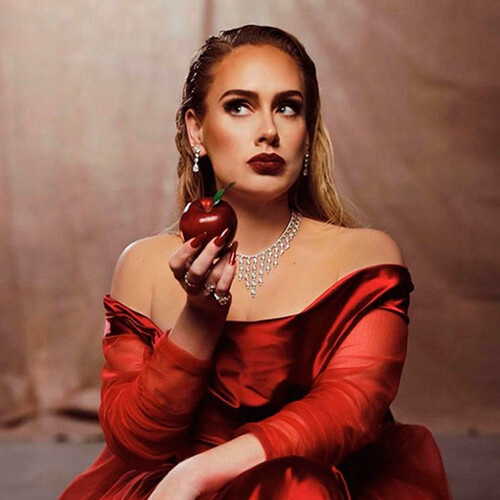 Adele y su arsenal de joyas de Cartier de más de 3 millones de pesos para su video 'Oh My God'