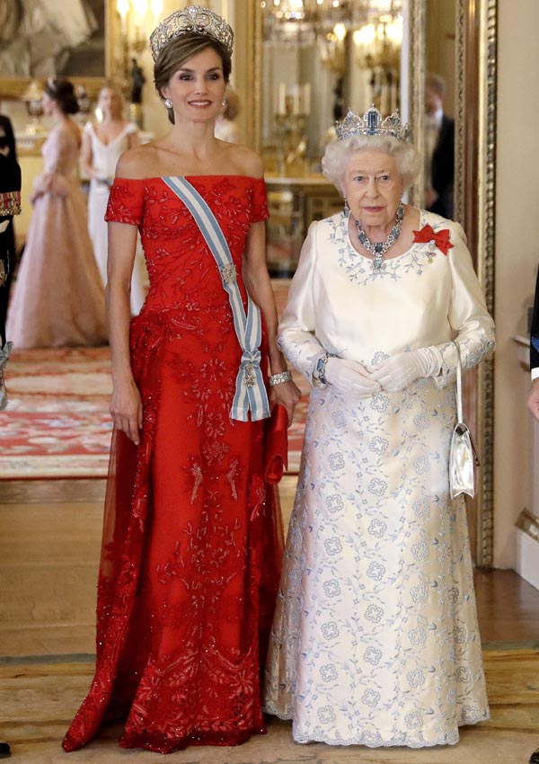 Reina De Inglaterra Negra / El traje verde croma de la reina de