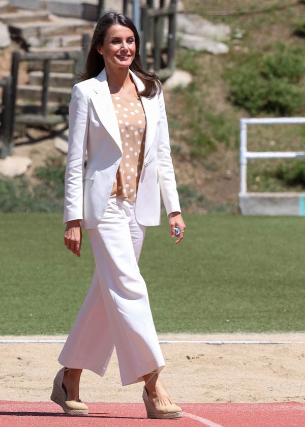 Reina Letizia Kate Middleton Y Sus Looks Con Alpargatas El Calzado Del Verano Foto