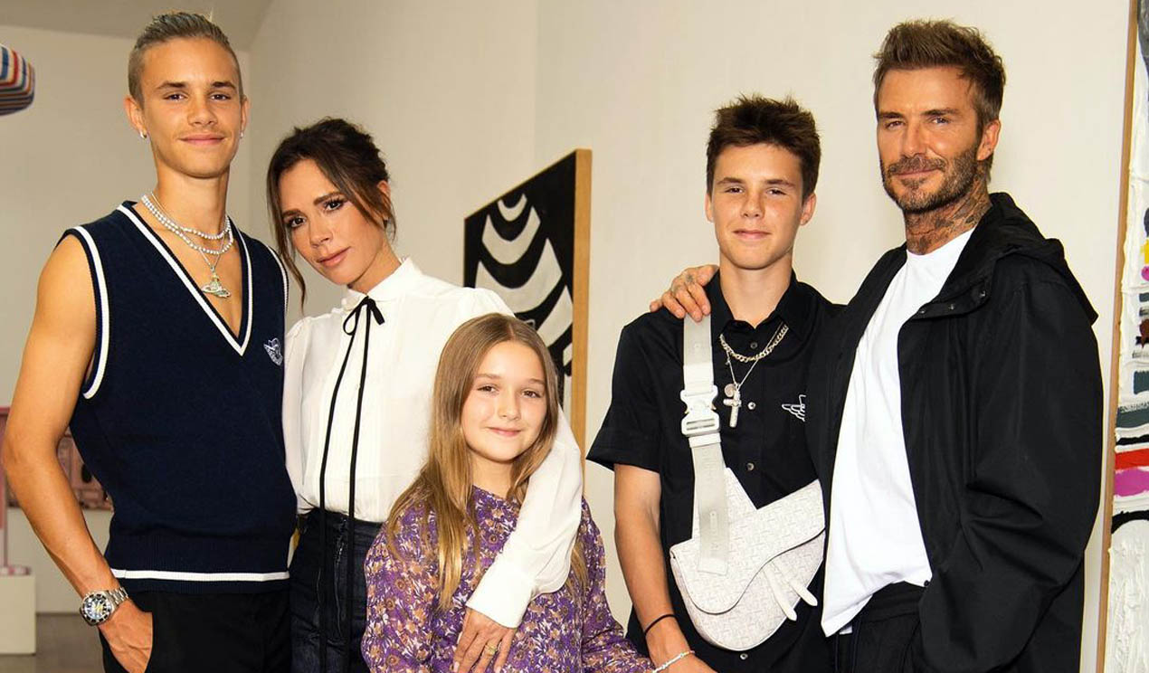 La Familia Beckham Posa En Pijama Con La Foto Navideña Más Acogedora 5686