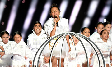 Jennifer Lopez mostró los nervios que vivió con su hija Emme antes de salir al escenario del Super Bowl