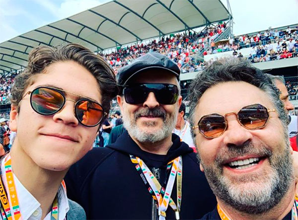 José Manuel, hijo mayor de Lucero, Mijares y Miguel Bosé en la Fórmula Uno