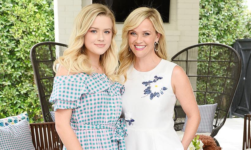 Reese Witherspoon revela que su hijo pequeño a veces la confunde con su hija Ava