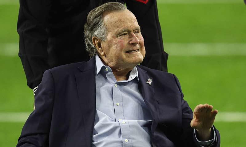 George H.W. Bush fue hospitalizado por una infección luego del funeral de su esposa